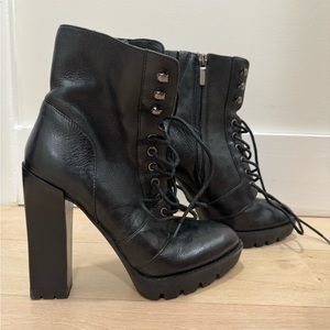 Kenneth Cole New York ankle boot heel